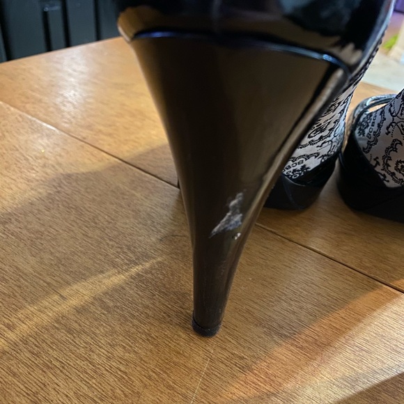 BCBG heels - Picture 4 of 7